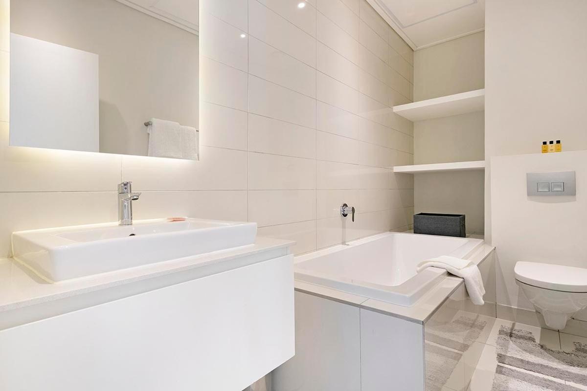 In Luxury At Stonehill Place Apartment