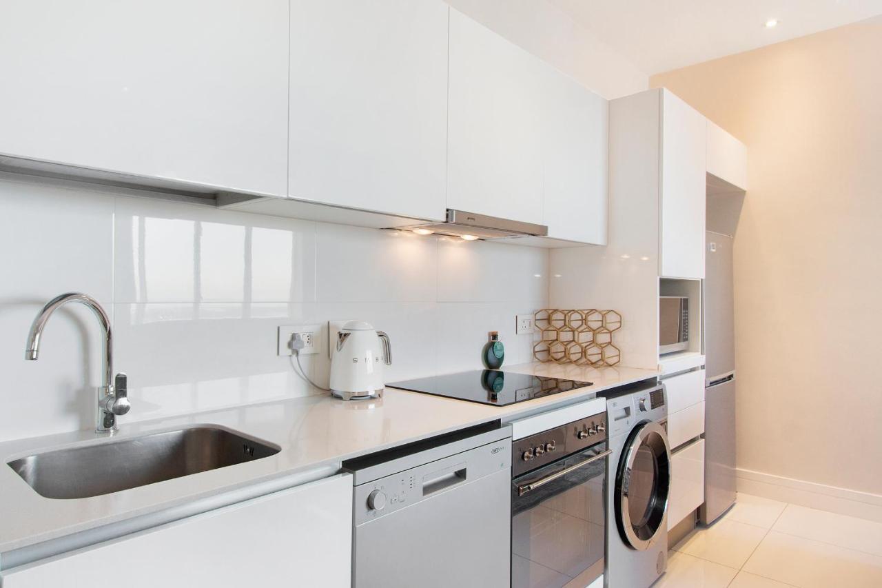 In Luxury At Stonehill Place *