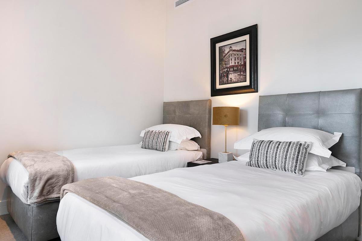In Luxury At Stonehill Place Apartment *